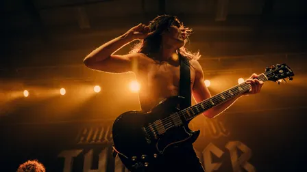 AC/DC Tribute: Thunderstruck