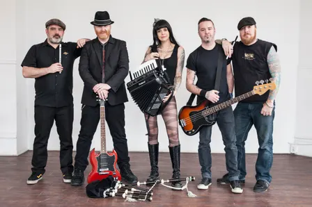 The Mahones - Deux Voix Une Capitale