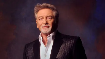 Larry Gatlin & The Nelons