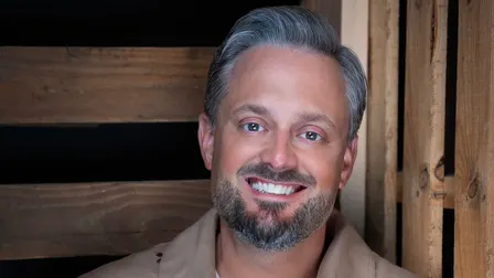Nate Bargatze: Big Dumb Eyes Goes To College