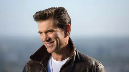 Chris Isaak - On Tour For The Holidays