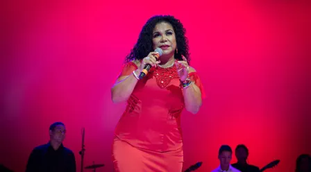 Con Guitarra y Cajón: Eva Ayllón