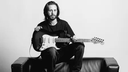 Laurence Jones (solo) + Amy Eftekhari