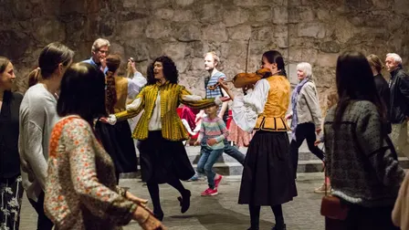 Drottningen dansar
