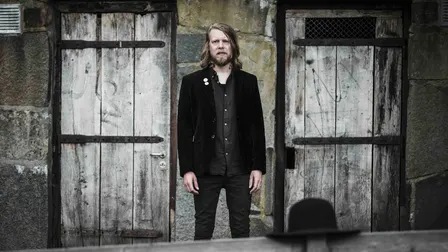 5/11 KRISTOFER ÅSTRÖM | DEBASER STRAND
